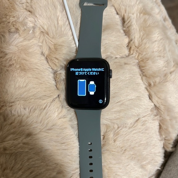 Apple Watch Series 5. 44mm Aluminum & ceramic case . GPS